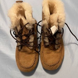 Ugg Moccasin  Boots